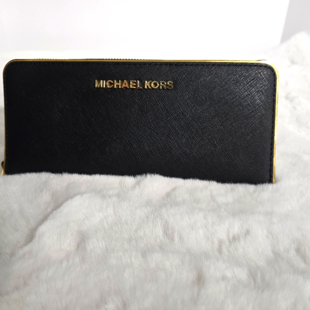 Michael Kors Large Black Saffinao Leather Continental Wallet - EUC with Dustbag